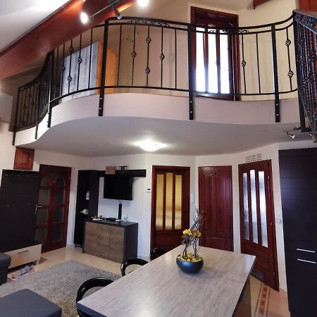 Galery Apartman Гюла Екстериор снимка