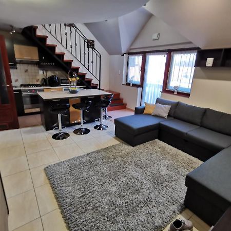 Galery Apartman Гюла Екстериор снимка