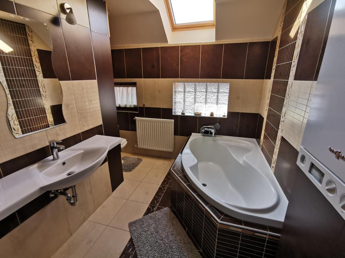 Galery Apartman Гюла Екстериор снимка