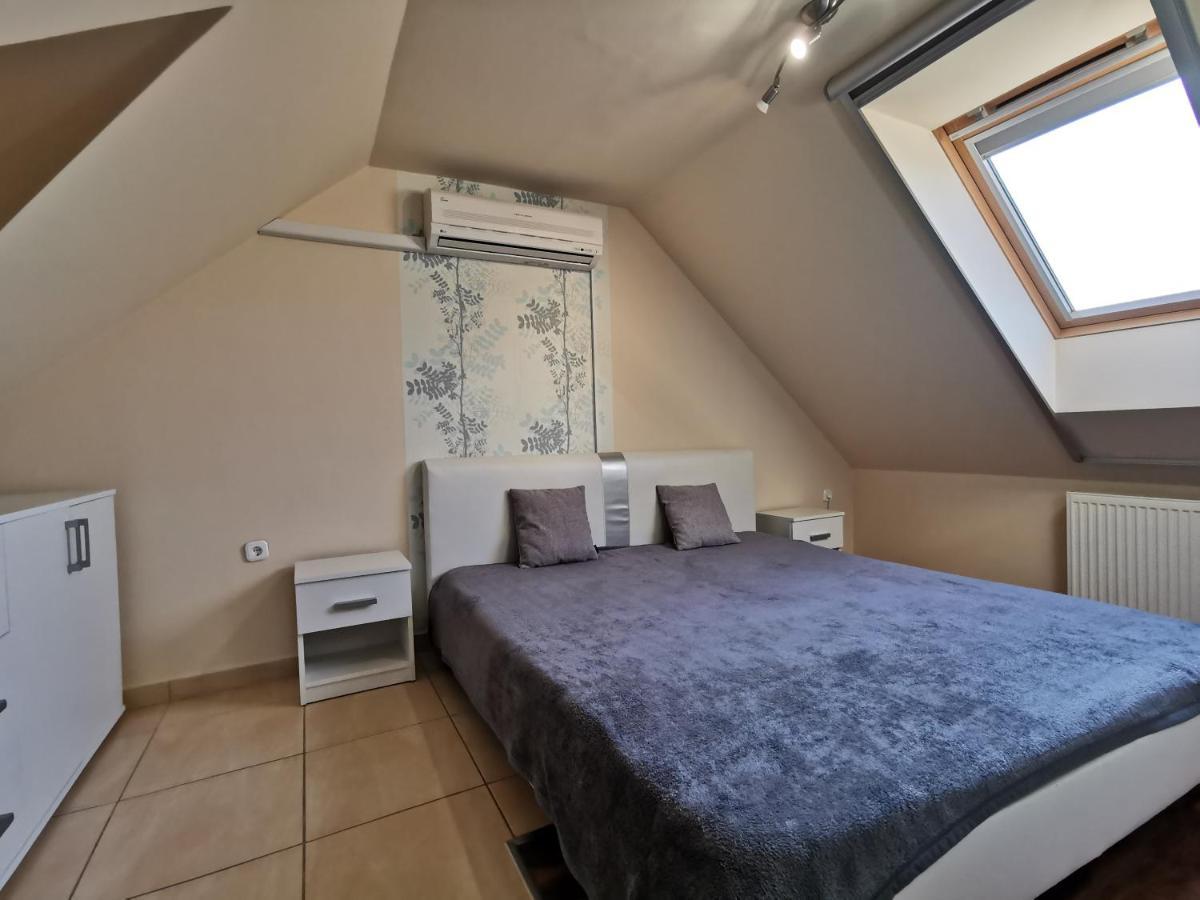 Galery Apartman Гюла Екстериор снимка
