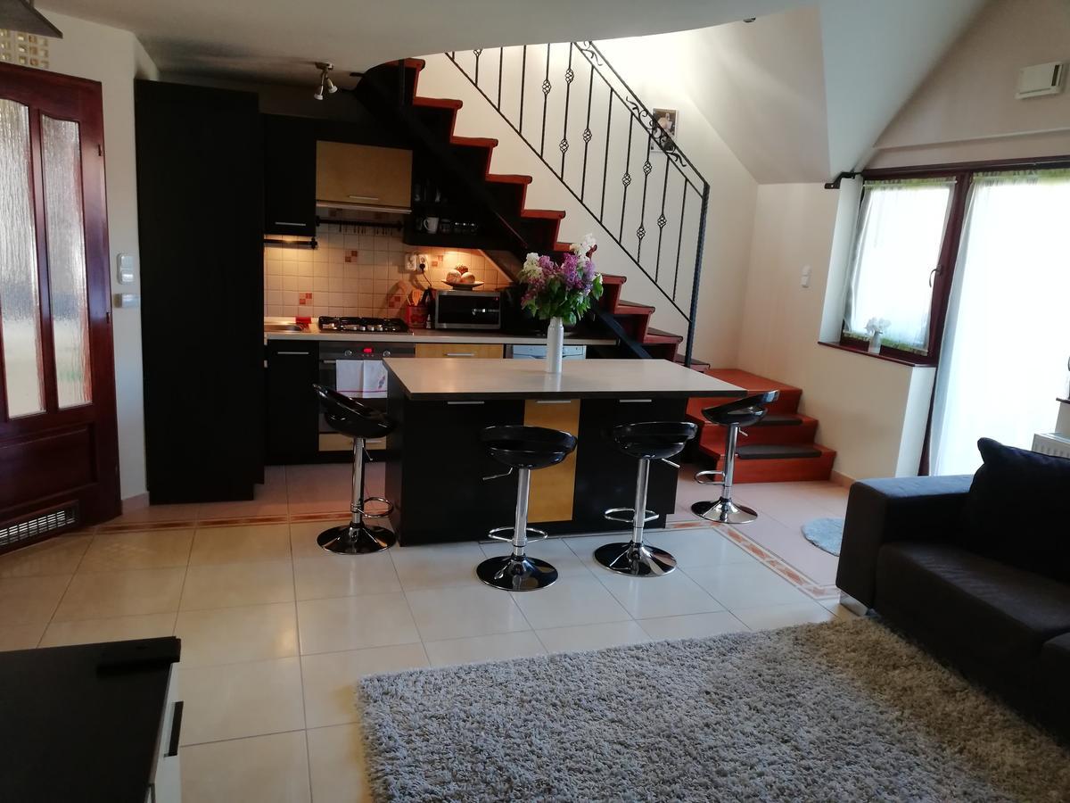 Galery Apartman Гюла Екстериор снимка
